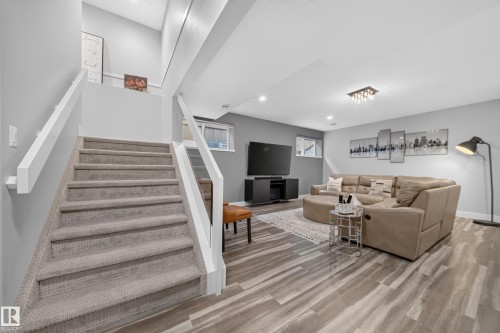 4407 Westcliff Close, Edmonton, AB 