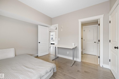 Neutral-toned room featuring light wood-finish flooring - #206 10232 115 St Nw, Edmonton, AB 