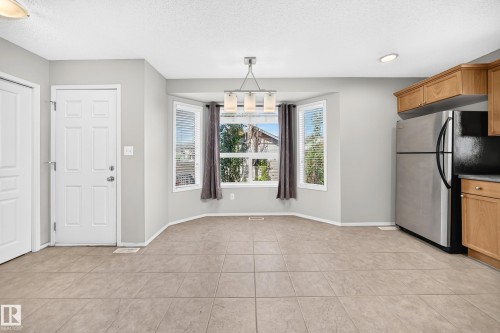 9204 Scott Lane, Edmonton, AB 
