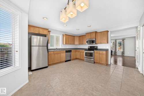 9204 Scott Lane, Edmonton, AB 