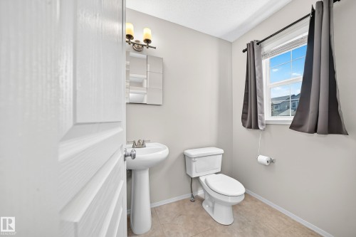 9204 Scott Lane, Edmonton, AB 