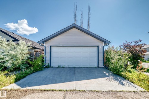9204 Scott Lane, Edmonton, AB 