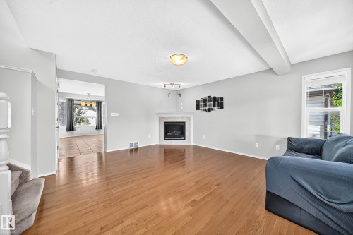 9204 Scott Lane, Edmonton, AB 