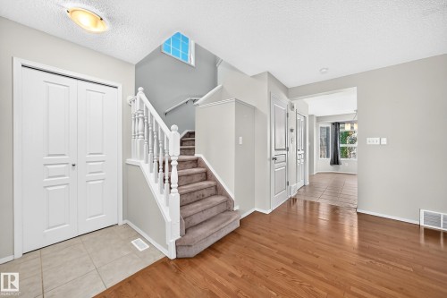 9204 Scott Lane, Edmonton, AB 