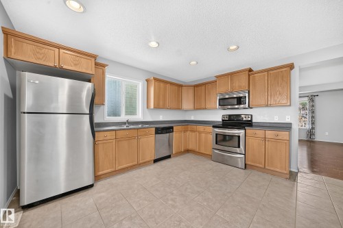 9204 Scott Lane, Edmonton, AB 