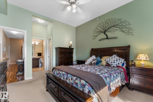 Bedroom featuring light green wall paint and carpeted flooring - 408 11140 68 Avenue, Edmonton, AB 