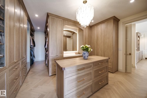 7308 Ada Boulevard, Edmonton, AB 