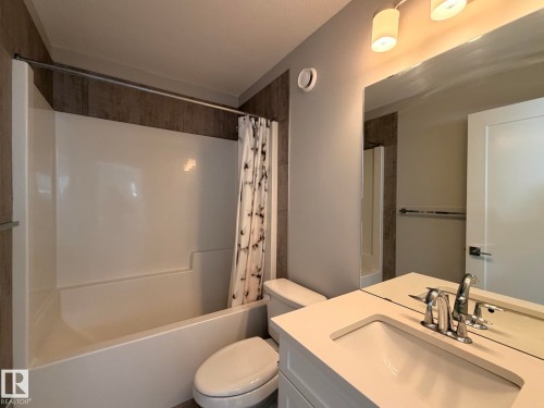 1758 Keene Crescent Sw, Edmonton, AB - Indoor Photo Showing Bathroom