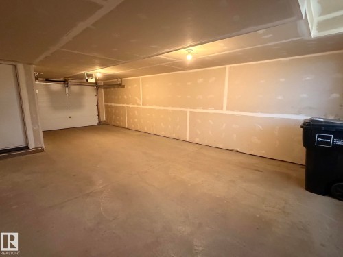 1758 Keene Crescent Sw, Edmonton, AB - Indoor Photo Showing Garage