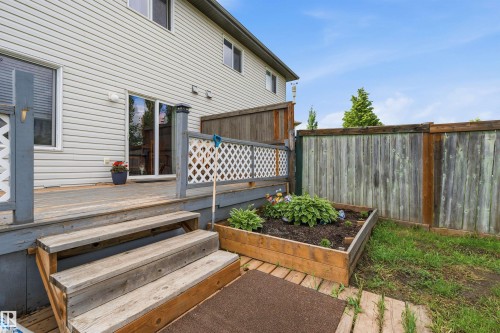 Exterior deck with steps and lattice railing - 21207 90Ave, Edmonton, AB 