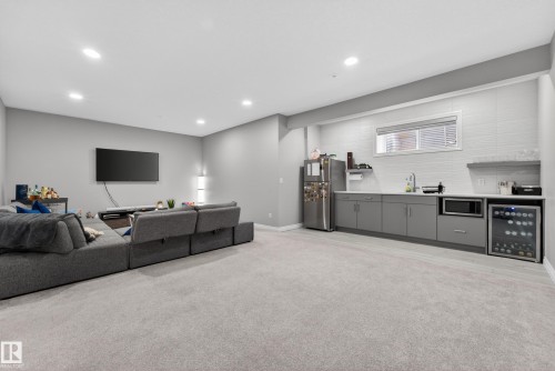 1231 26 Street, Edmonton, AB 
