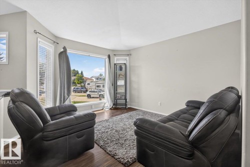 Bay window offering abundant natural light - 3907 33 Street, Edmonton, AB 
