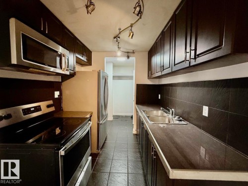 #4C 5715 133 AV NW NW , Edmonton, AB T5A 0K3 4