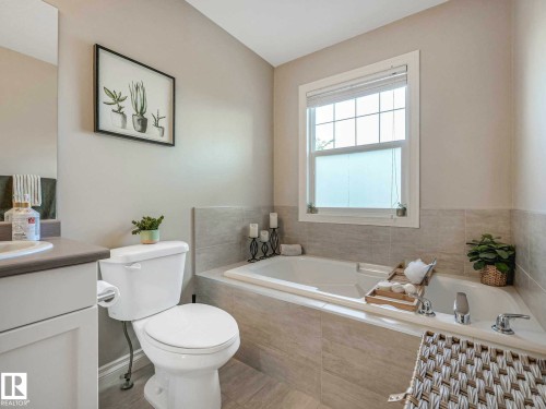 Soaker Tub - 162 Kirpatrick Way, Leduc, AB 