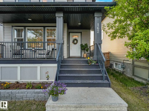 Front entry with a covered porch - 162 Kirpatrick Way, Leduc, AB 