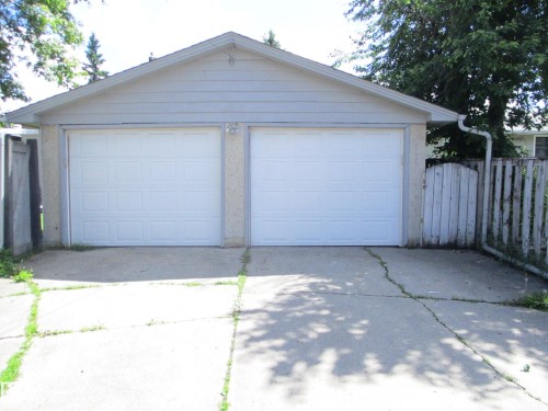Oversized, heated and insulated double car garage - 10946 165 Street Nw, Edmonton, AB 