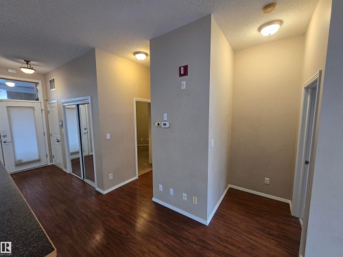 Edmonton, AB - Indoor Photo Showing Other Room