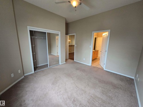 Edmonton, AB - Indoor Photo Showing Other Room