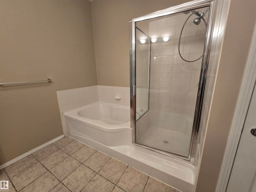 Edmonton, AB - Indoor Photo Showing Bathroom