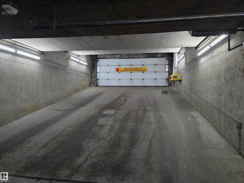 Edmonton, AB - Indoor Photo Showing Garage