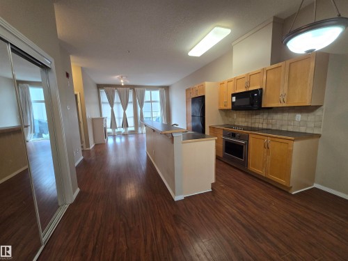 Edmonton, AB - Indoor Photo Showing Kitchen