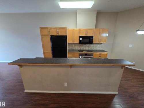 Edmonton, AB - Indoor Photo Showing Kitchen