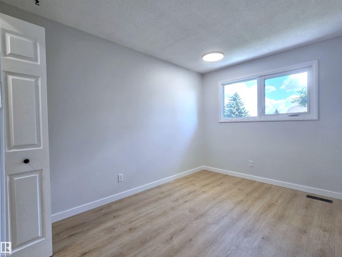 8011 182A Street, Edmonton, AB 