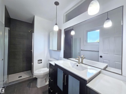 8011 182A Street, Edmonton, AB 