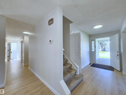 8011 182A Street, Edmonton, AB 