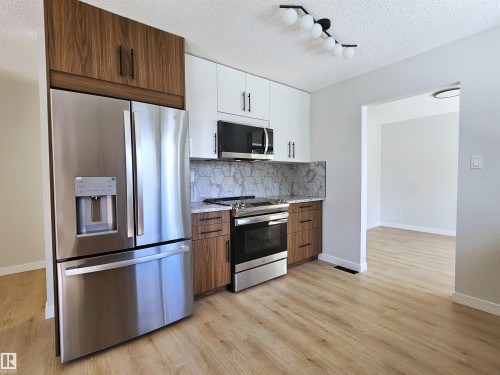 8011 182A Street, Edmonton, AB 