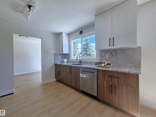 8011 182A Street, Edmonton, AB 