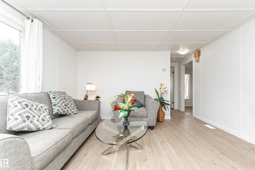 1031 West Mt Crescent, Edmonton, AB 