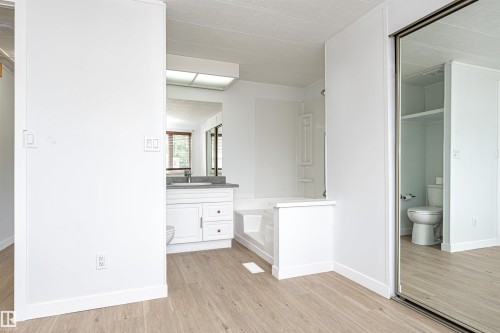 1031 West Mt Crescent, Edmonton, AB 
