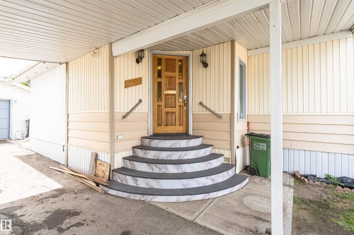 1031 West Mt Crescent, Edmonton, AB 