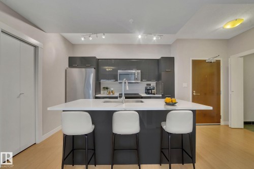#2107 10410 102 Av Nw, Edmonton, AB - Indoor Photo Showing Kitchen With Upgraded Kitchen