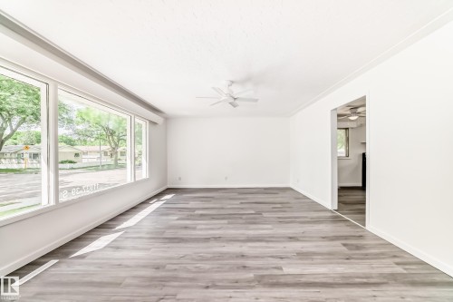 Empty room - 11937 39 Street Nw, Edmonton, AB 