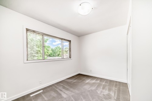 Empty room - 11937 39 Street Nw, Edmonton, AB 