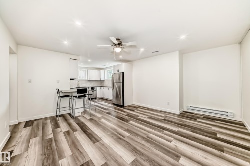 Living room - 11937 39 Street Nw, Edmonton, AB 