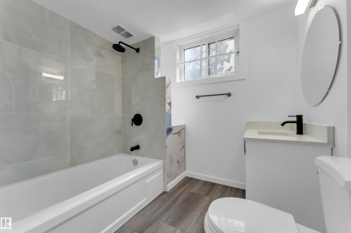 13116 128A Avenue, Edmonton, AB - Indoor Photo Showing Bathroom
