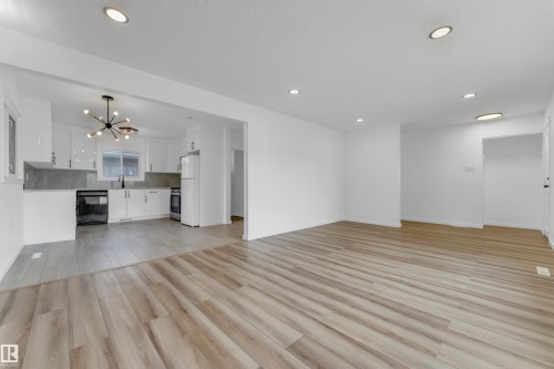 13116 128A Avenue, Edmonton, AB - Indoor Photo Showing Kitchen