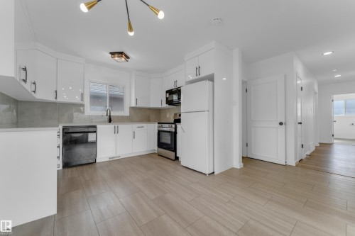 13116 128A Avenue, Edmonton, AB - Indoor Photo Showing Kitchen