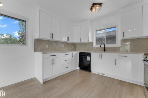 13116 128A Avenue, Edmonton, AB - Indoor Photo Showing Kitchen