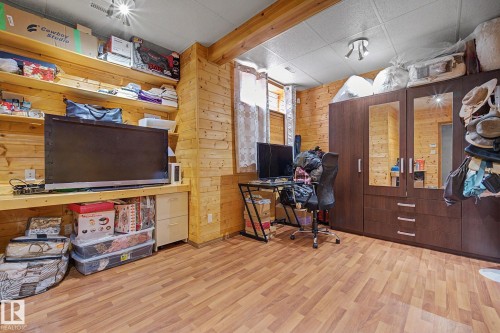 Image quality insufficient for description - 262 Dunvegan Road, Edmonton, AB 
