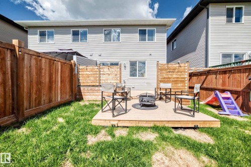 Expansive outdoor deck platform with surrounding privacy fencing - 93 Richmond Link, Fort Saskatchewan, AB 