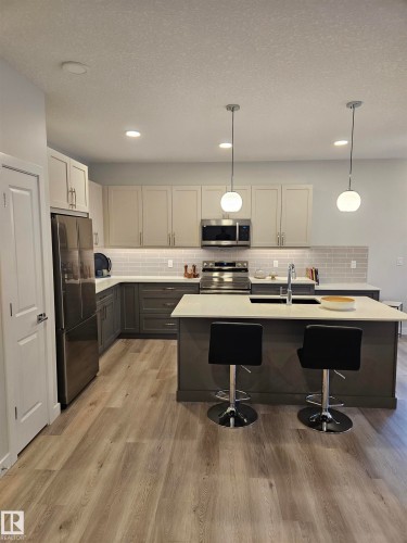 #44 11 Dalton Li, Spruce Grove, AB - Indoor Photo Showing Kitchen With Double Sink With Upgraded Kitchen