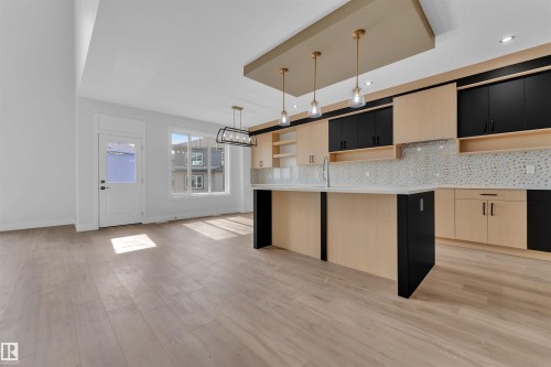 3503 42 Avenue, Beaumont, AB - Indoor Photo Showing Kitchen