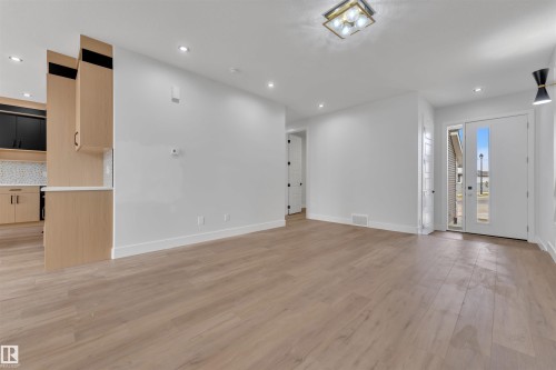 3503 42 Avenue, Beaumont, AB - Indoor Photo Showing Other Room