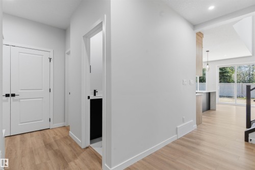1721 Crossbill Loop, Edmonton, AB 