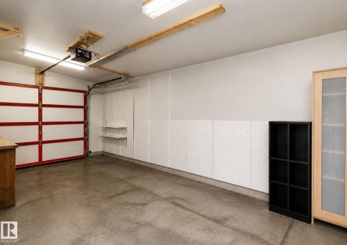 372 Evergreen Park Northwest, Edmonton, AB - Indoor Photo Showing Garage