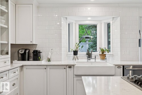 420 Olsen Close, Edmonton, AB - Indoor Photo Showing Kitchen